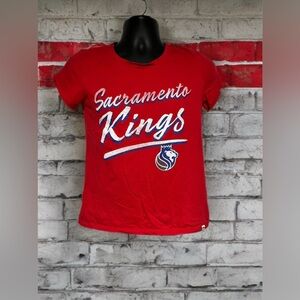 Sacramento Kings ’47 Brand Red Graphic Tee – Size Small